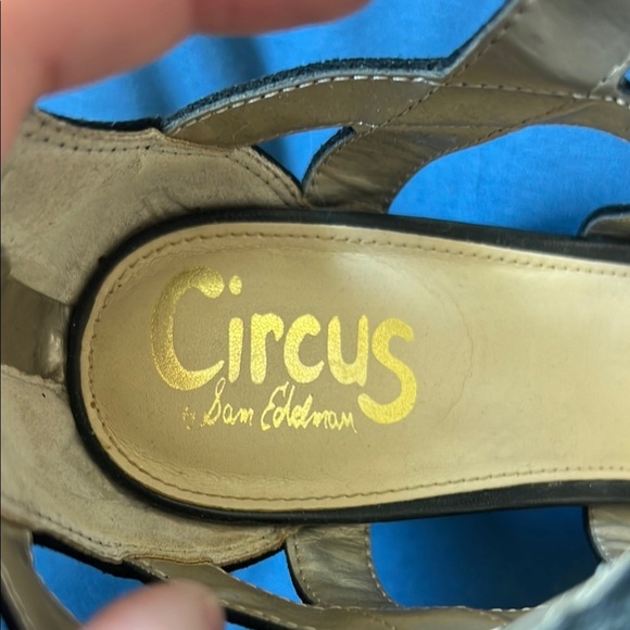 Sophisticated Black Stiletto Heels with Strappy Design - Picture 2 of 12